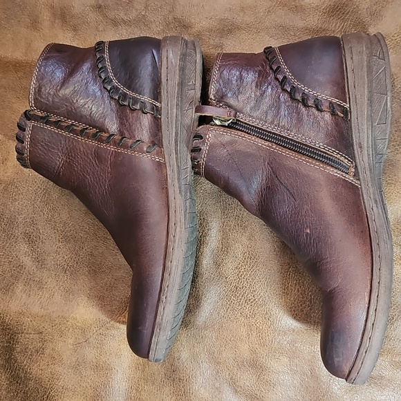 Weatherproof Genuine Leather   Brown Ankle Booties - Picture 8 of 11